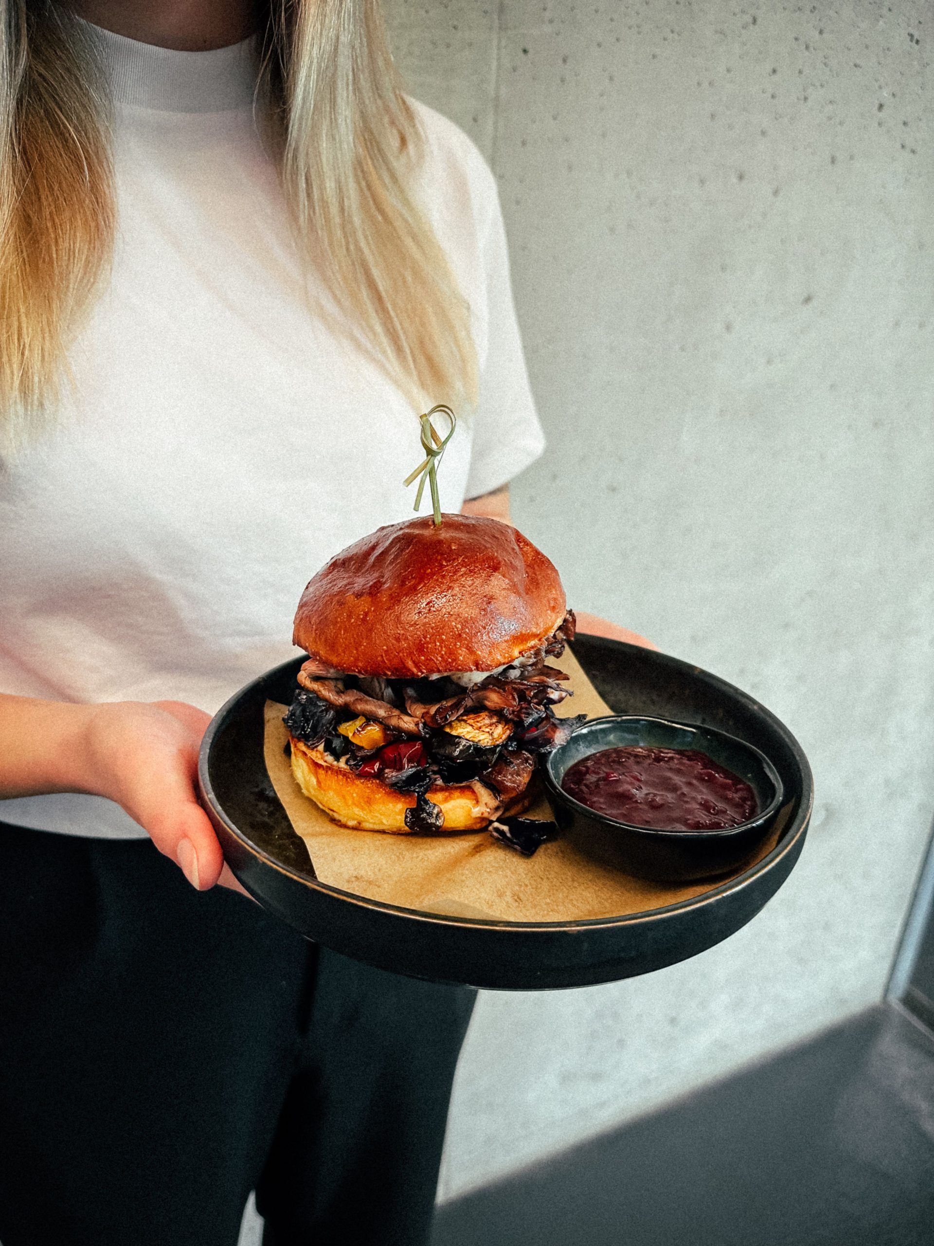 sliced-beef burger